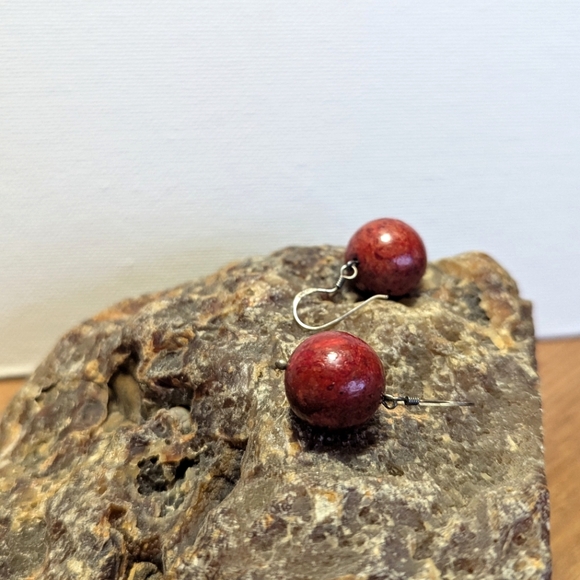 Red bead earrings with silver hooks - Picture 3 of 8